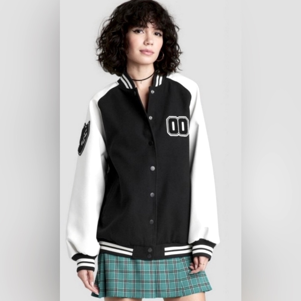 WILD FABLE BLACK &WHITE WOMEN VARSITY JACKET IN SIZE SMALL snaps closure